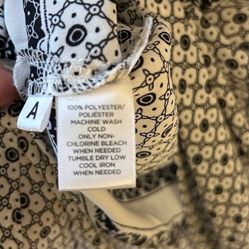 LOFT Geometric Black and White Blouse - Picture 3 of 3